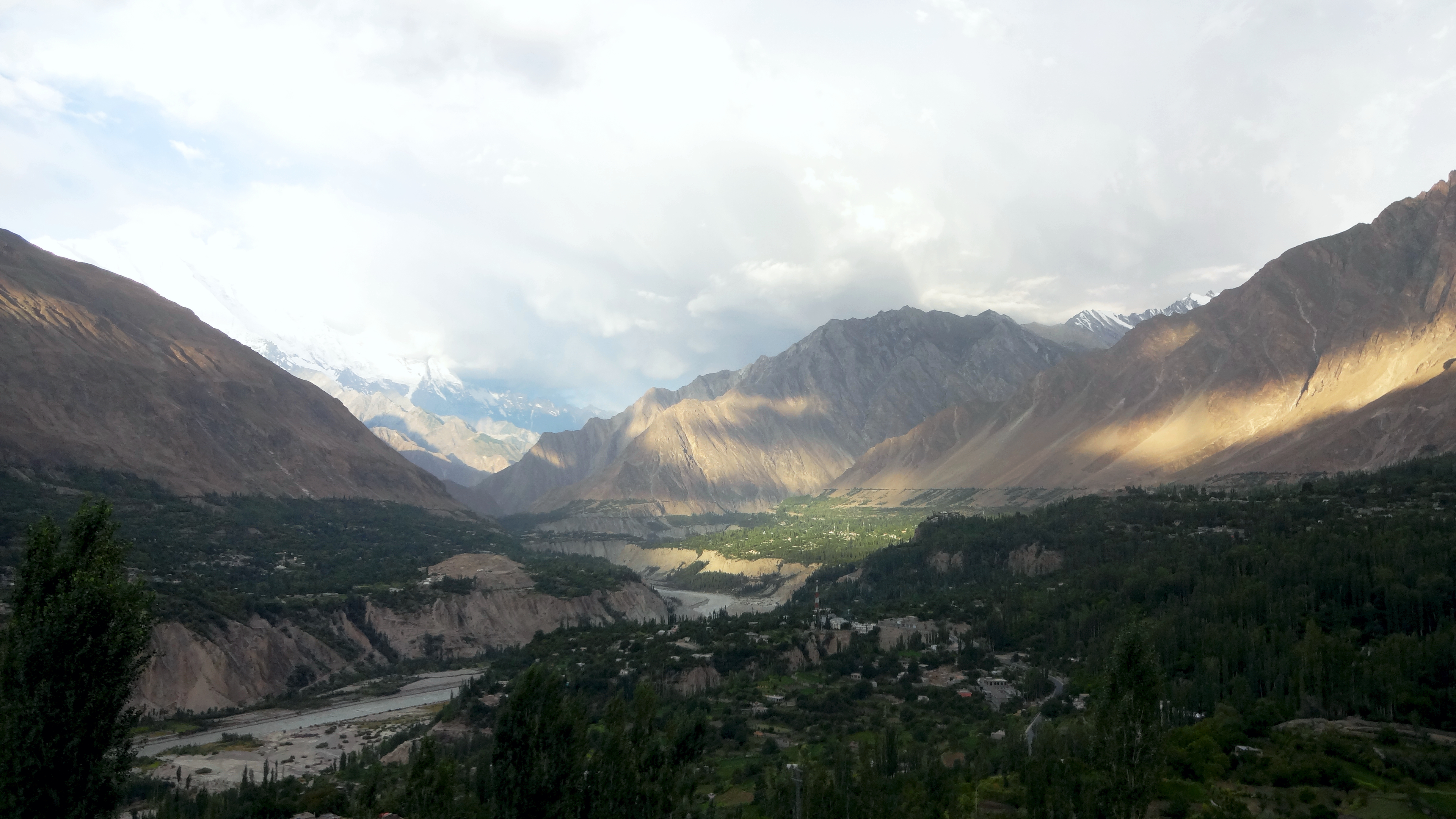The Ultimate Guide to Hunza Valley: When to Go, What to See & Where to Stay